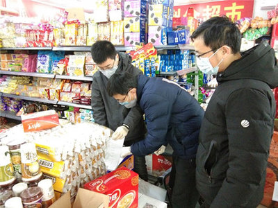 陽(yáng)信縣市場(chǎng)監(jiān)督管理局開(kāi)展疫情防控期間食品安全專項(xiàng)監(jiān)督抽檢及藥品零售監(jiān)管工作